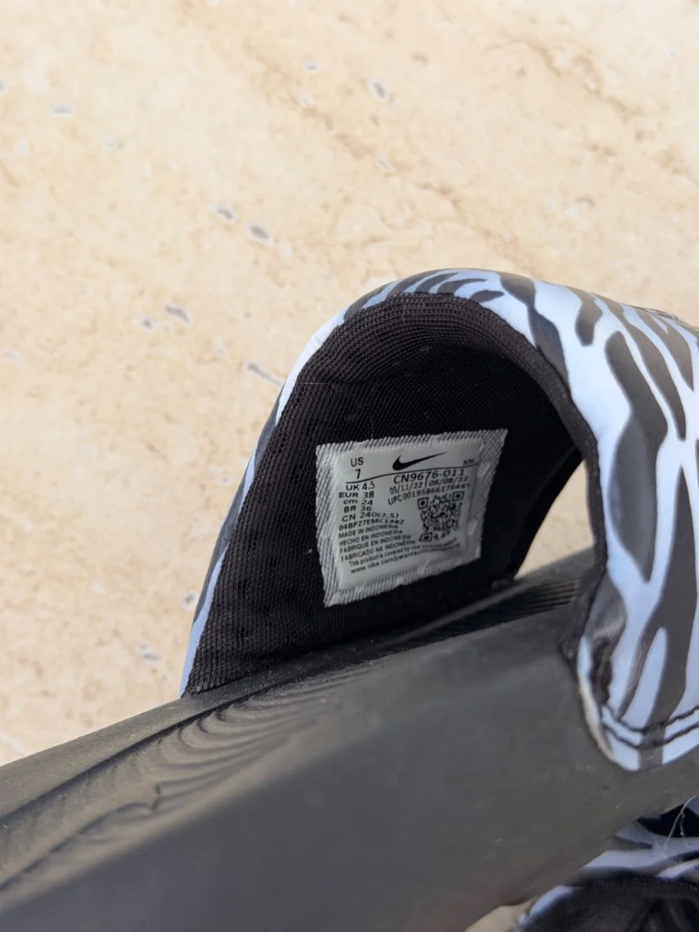 Nike Pool Slides Size 7 Zebra